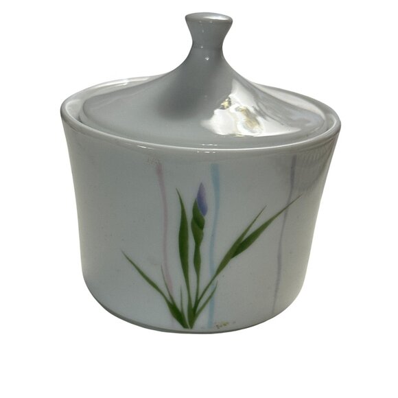 Corning Shadow Iris Pattern Sugar Bowl With Lid Made in USA White Purple Floral - Picture 2 of 6